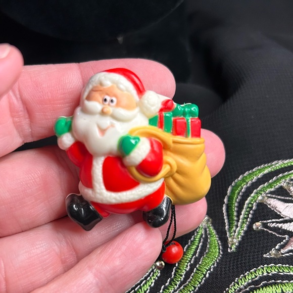 RUSS VTG Plastic Pop up pull string Santa Christmas Brooch. Super cute!! - Picture 5 of 8